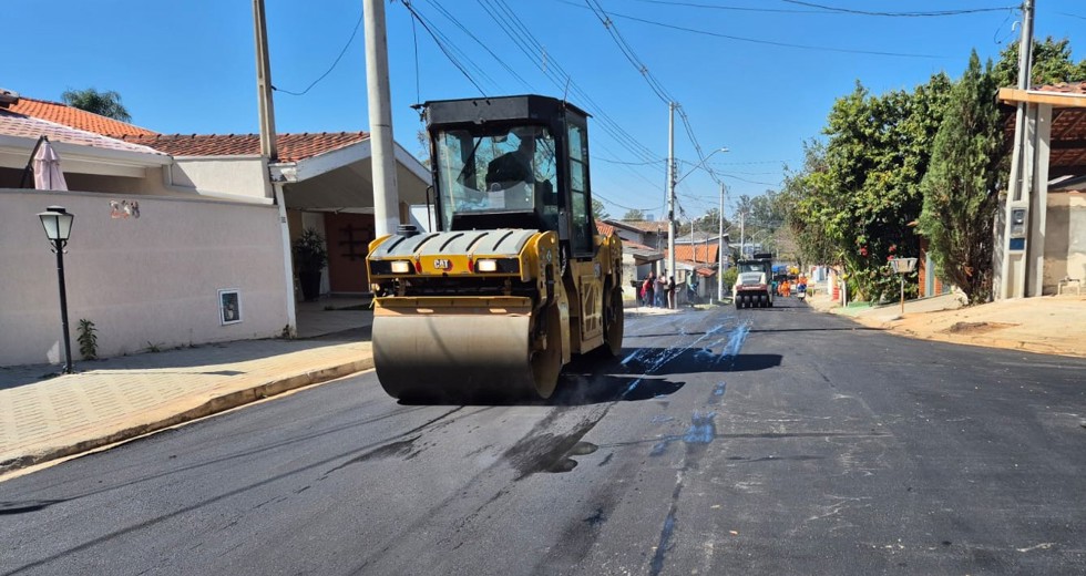 Prefeitura faz recape em rua da região oeste
