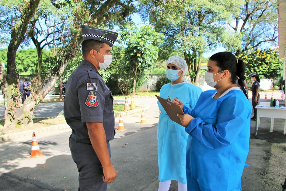 Alunos de enfermagem do Cephas participam da campanha de vacinação dos agentes de segurança pública