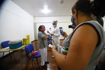 Vacinação para profissionais de educação. Foto: Claudio Vieira/PMSJC 14-04-2021