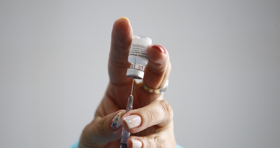 Vacinação contra a Covid-19 para pessoas com 45 anos. Foto: Claudio Vieira/PMSJC 21-06-2021