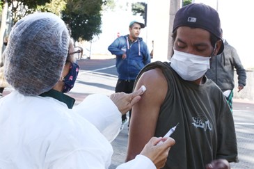 Vacinação de moradores de rua