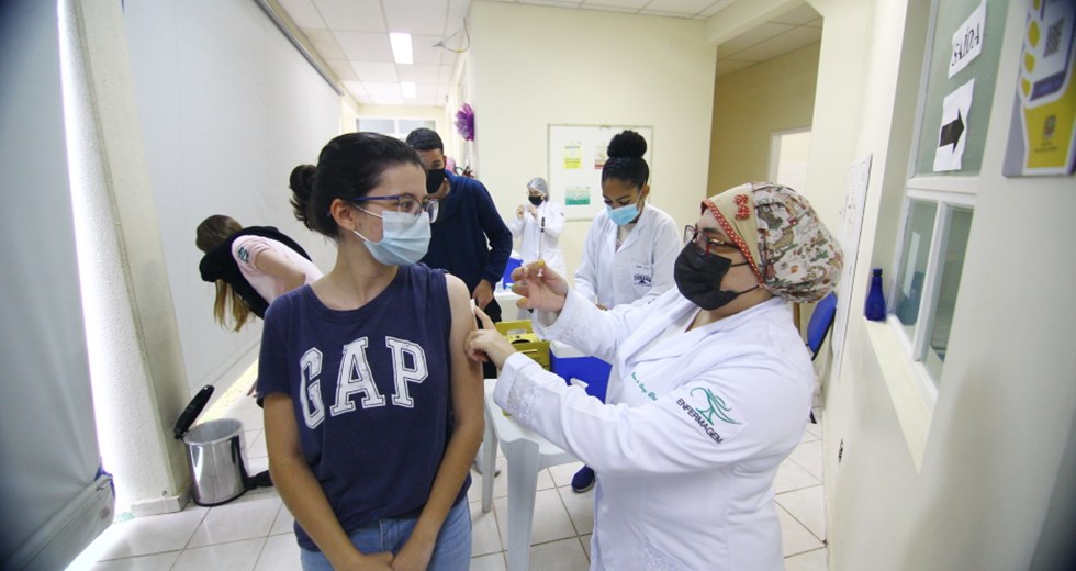 Vacinação 1ª Dose para 19 anos na Casa do Idoso Centro. Foto: Claudio Vieira/PMSJC 13-08-2021