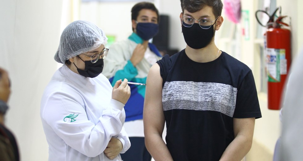 Vacinação 1ª Dose para 19 anos na Casa do Idoso Centro. Foto: Claudio Vieira/PMSJC 13-08-2021