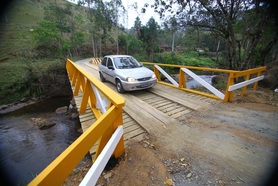 Ponte de eucalipto tratado na Estrada do Pocinho em São Francisco Xavier. Foto: Claudio Vieira/PMSJC 15-09-2021