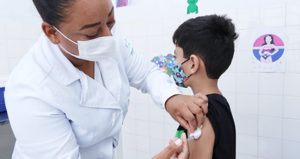 Vacinação 1ª dose para Crianças e doses de reforço para  Adultos no Colégio Tableau