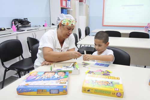 Escolas do Fundamental recebem jogos do Recupera Alfabetização - Prefeitura  de São José dos Campos