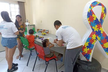 Ação de recreação e inclusão para crianças autistas
