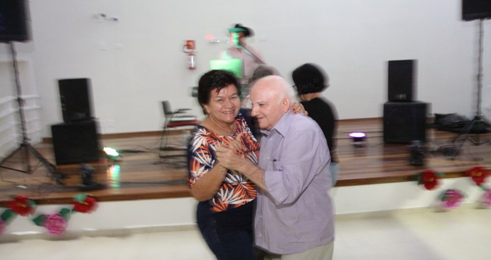 Baile noturno na Casa do Idoso Norte. Foto: Claudio Vieira/PMSJC 06-05-2022 