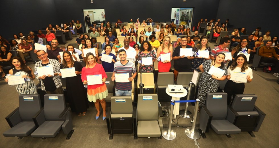 Entrega de Certificados para Professores destaque na rede durante este ano. Foto: Claudio Vieira/PMSJC 01-12-2022 