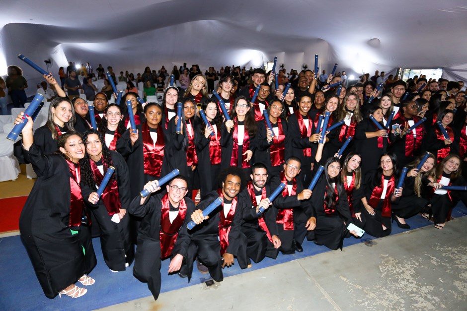 Formatura de 150 alunos de cursos do CEPHAS