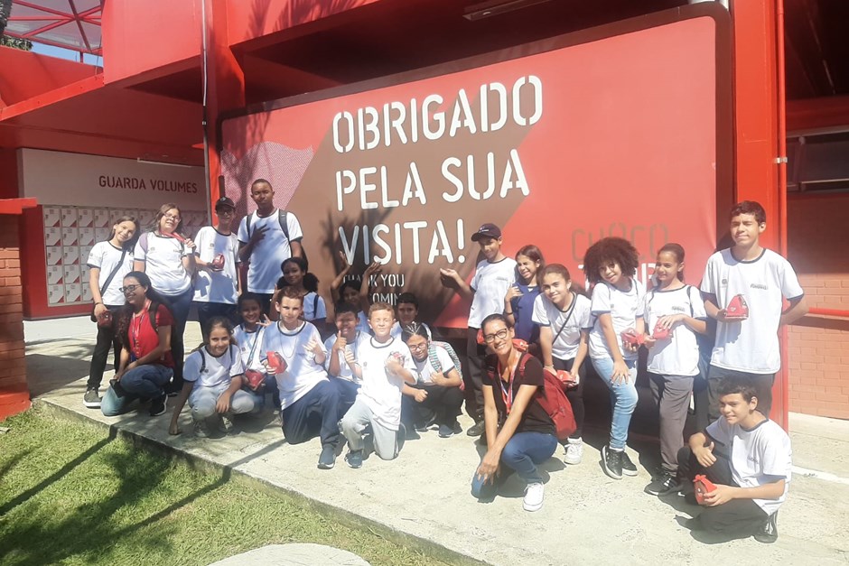 Visita de alunos da Fundhas à fábrica de chocolate