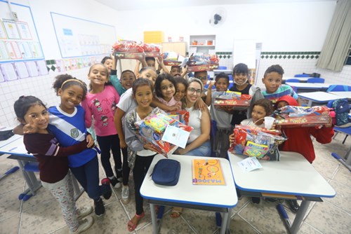 Escolas do Fundamental recebem jogos do Recupera Alfabetização - Prefeitura  de São José dos Campos