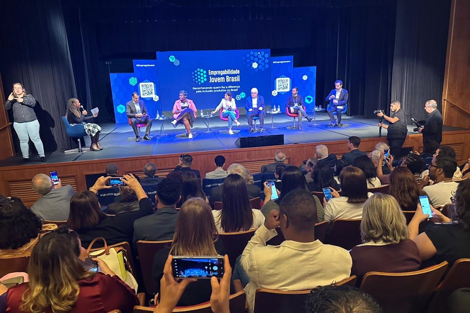 Fundhas recebe prêmio por programa Jovem Aprendiz