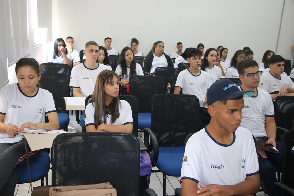 Jovens vão trabalhar em unidades de Saúde da cidade