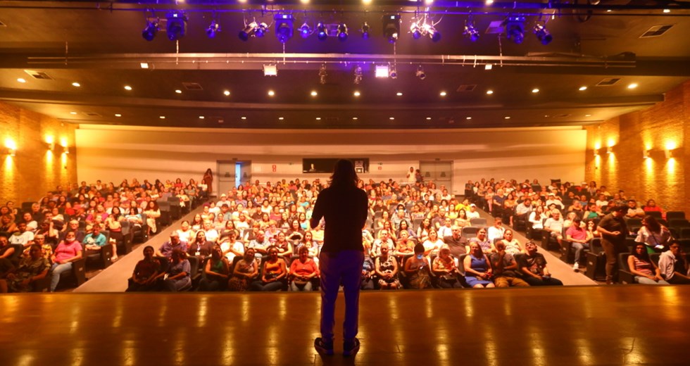 EJA leva 300 alunos ao Teatro do Sesi. Foto: Claudio Vieira/PMSJC 22-09-2023 