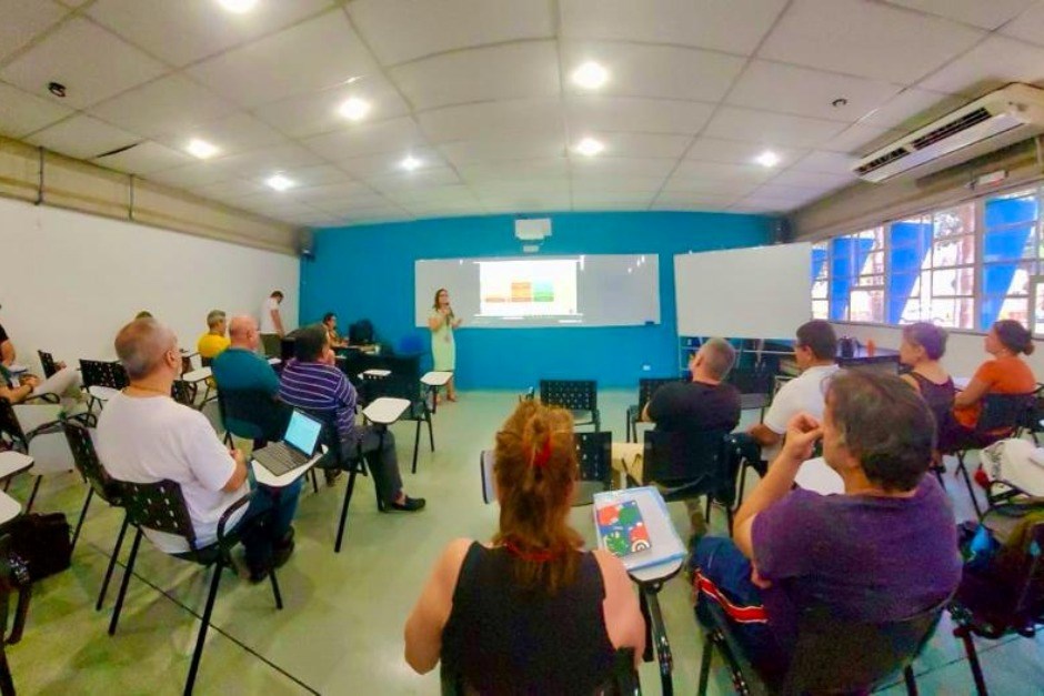 Acordo vai proporcionar recursos gratuitos de ensino e aprendizado para alunos e educadores