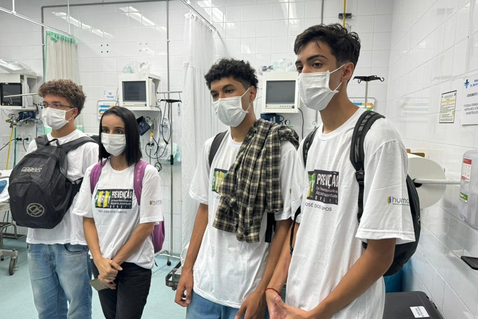 Jovens visitaram a ala de Trauma do Hospital Municipal 
