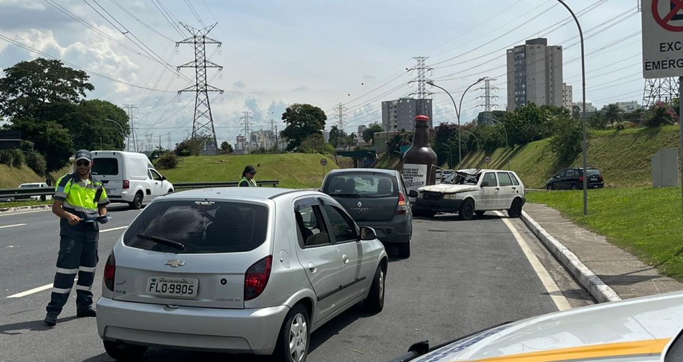 Agentes de mobilidade urbana realizam campanha educativa pré-carnaval com motoristas no Anel Viário