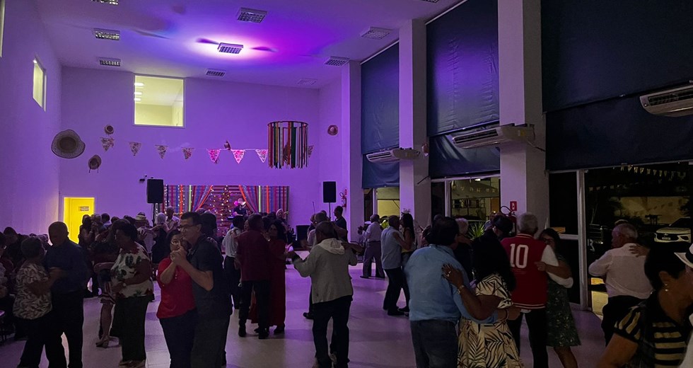 Festa e baile junino na Casa do idoso Norte