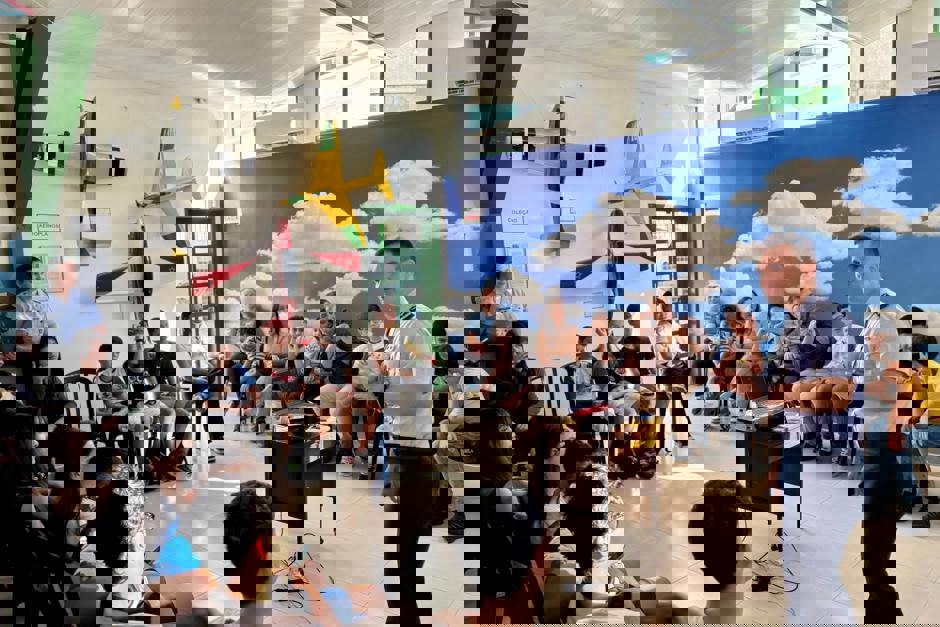 Foto: PMSJC Alunos do Projeto Decolar exploram o universo da aviação na Casa Encantada