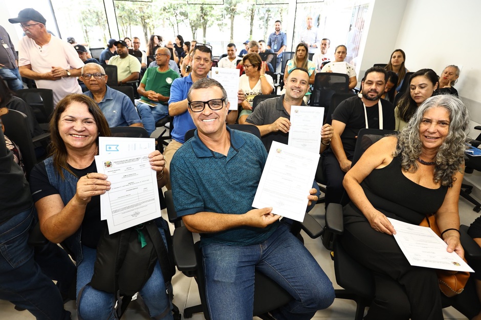 Prefeitura entrega nova etapa de alvarás a trailers