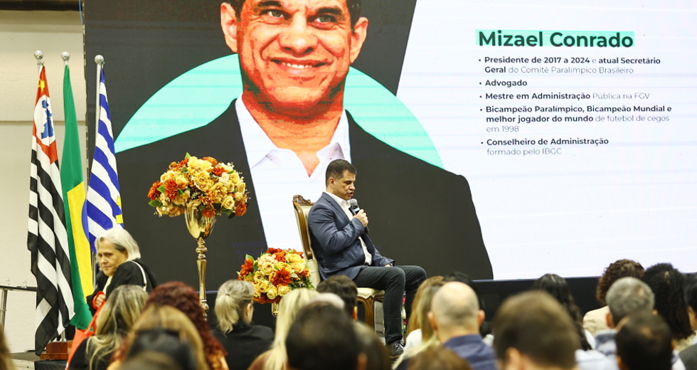 Cerimônia em comemoração ao Dia do Servidor Público. Foto: Claudio Vieira/PMSJC 22-10-2025