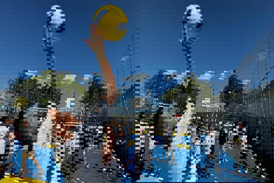Foto: PMSJC Atendidos poderão praticar vôlei e basquete
