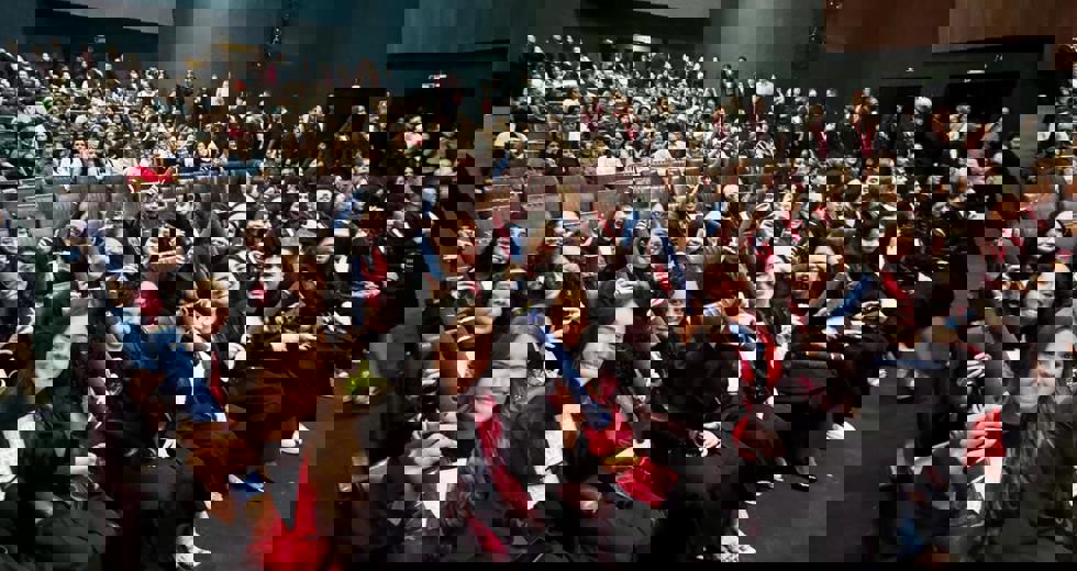 A solenidade reuniu familiares, professores e convidados no Teatro Municipal