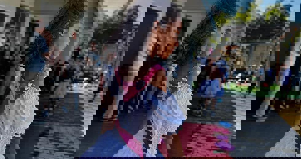 A folia tomou conta dos espaços, levando cor, música e muita animação