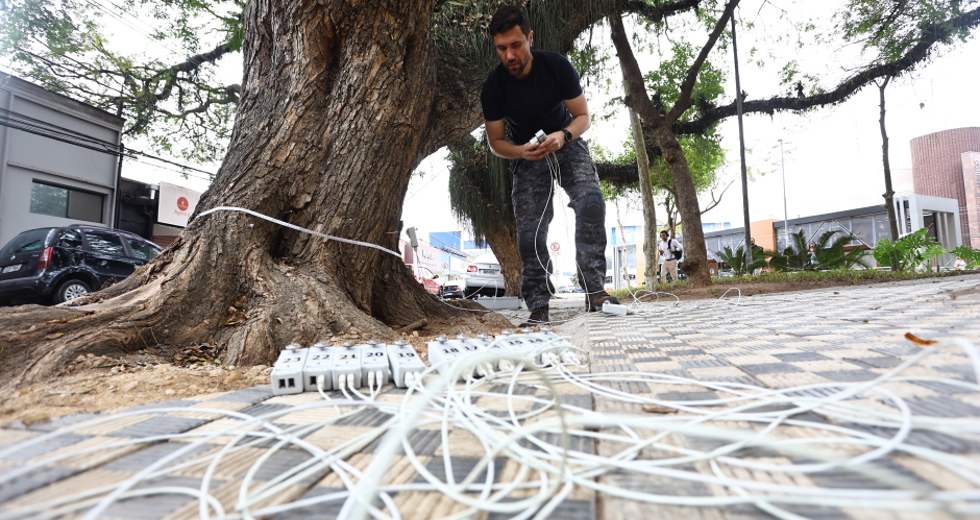 Tomógrafo Ultrassónico e Penetrografia em árvores no centro. Foto: Claudio Vieira/PMSJC 28-08-2025