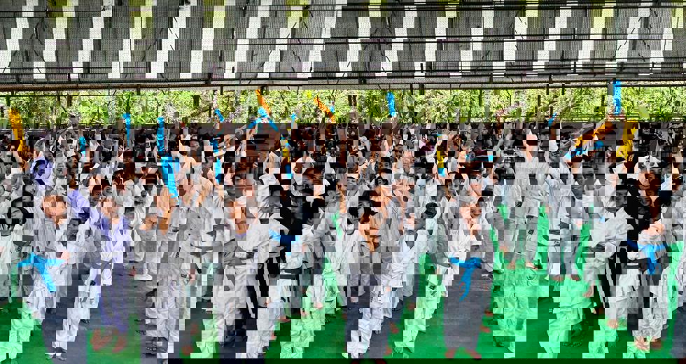 O evento reuniu famílias, professores e equipes para prestigiar a evolução dos jovens judocas