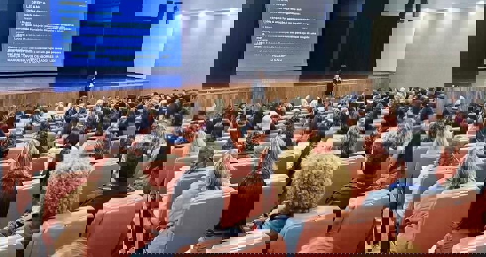 Formação promovida pela Secretaria de Educação usa a Teoria DISC para fortalecer a gestão escolar por meio do autoconhecimento e da inteligência emocional