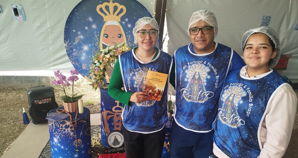 Distribuição de cartilhas para romeiros nos Pontos de Apoio ao Peregrino