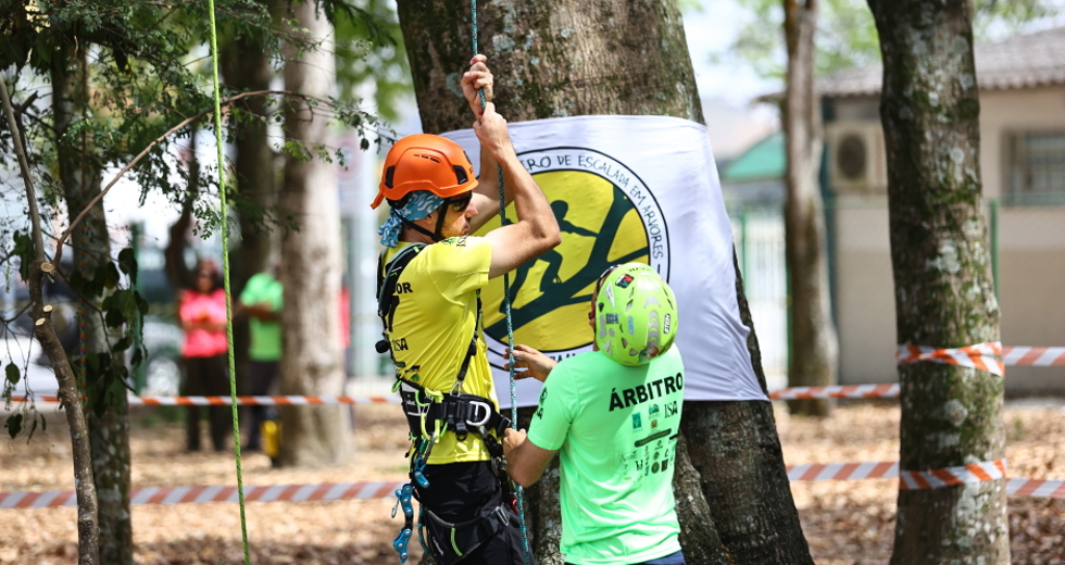 Campeonato brasileiro de escalada de árvores dentro da programação do CBAU 2025. Foto: Claudio Vieira/PMSJC 19-09-2025
