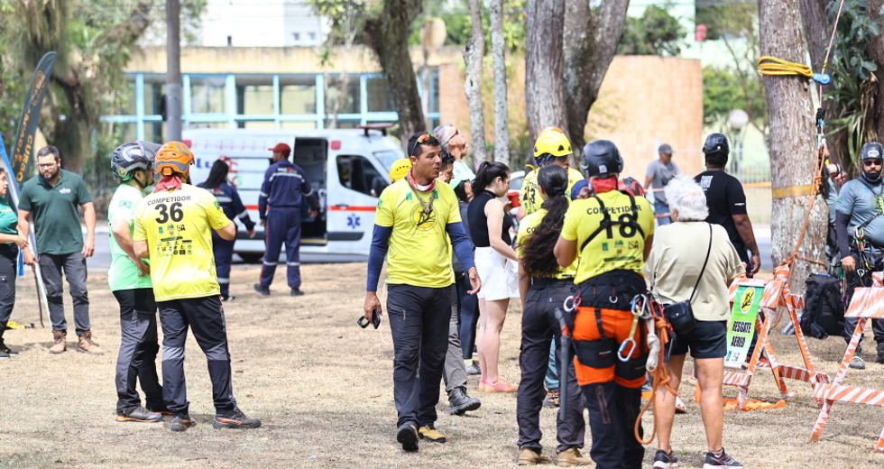 Campeonato brasileiro de escalada de árvores dentro da programação do CBAU 2025. Foto: Claudio Vieira/PMSJC 19-09-2025