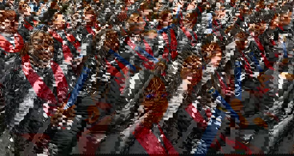 A solenidade reuniu familiares, professores e convidados no Teatro Municipal