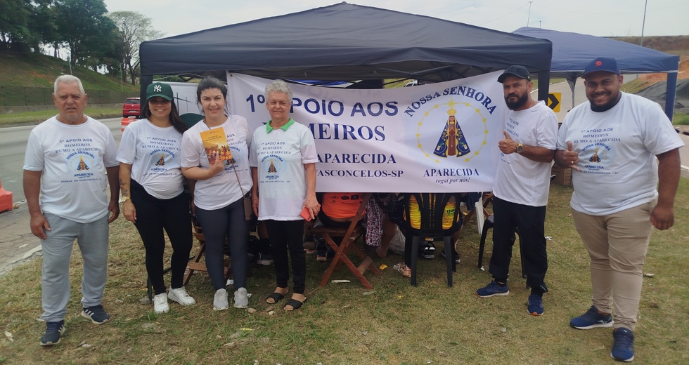 Distribuição de cartilhas para romeiros nos Pontos de Apoio ao Peregrino