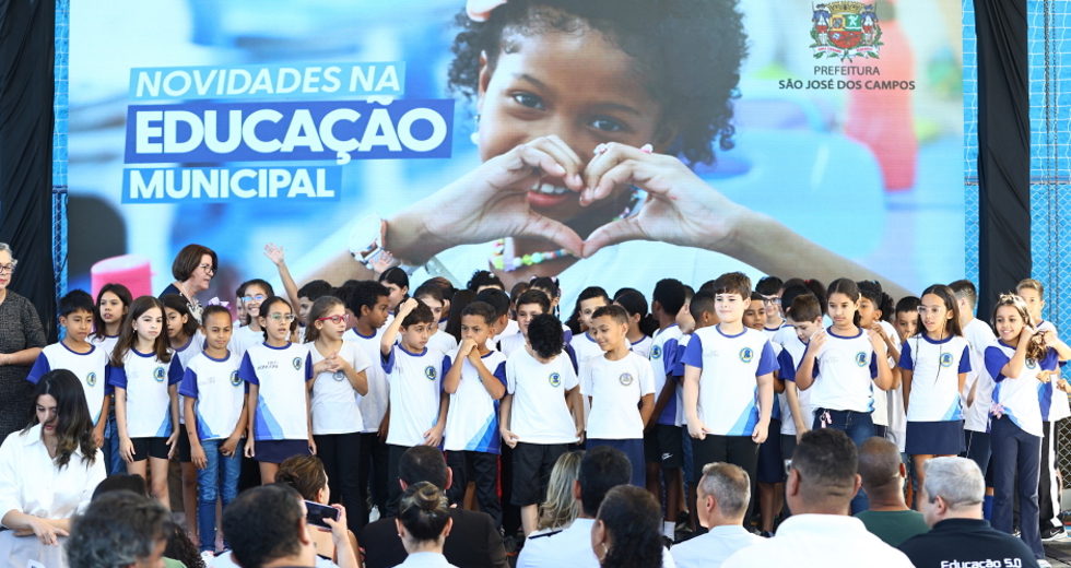 Anúncios das novidades na Educação e certificação 5.0 Emefi Ronconi no Jardim Jussara. Foto: Claudio Vieira/PMSJC 03-09-2025 